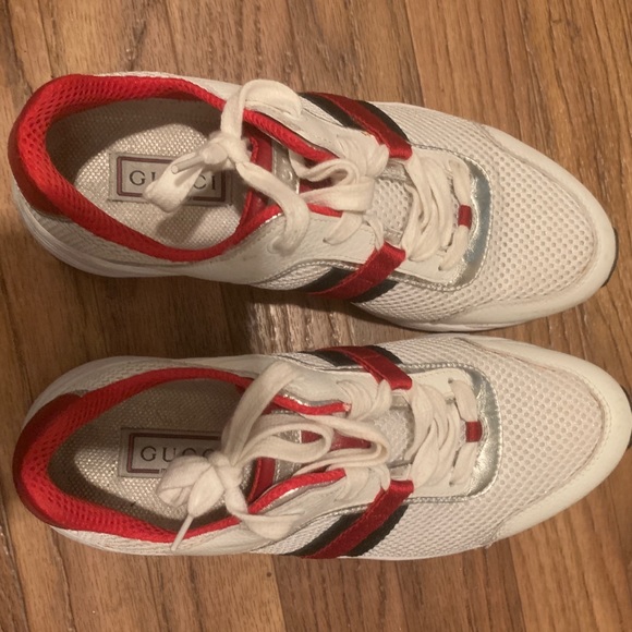 ❌❌sold❌❌Authentic ladies Gucci Sneakers - Picture 4 of 6